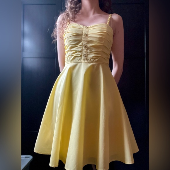 Yellow Sweetheart Sundress - Picture 2 of 8